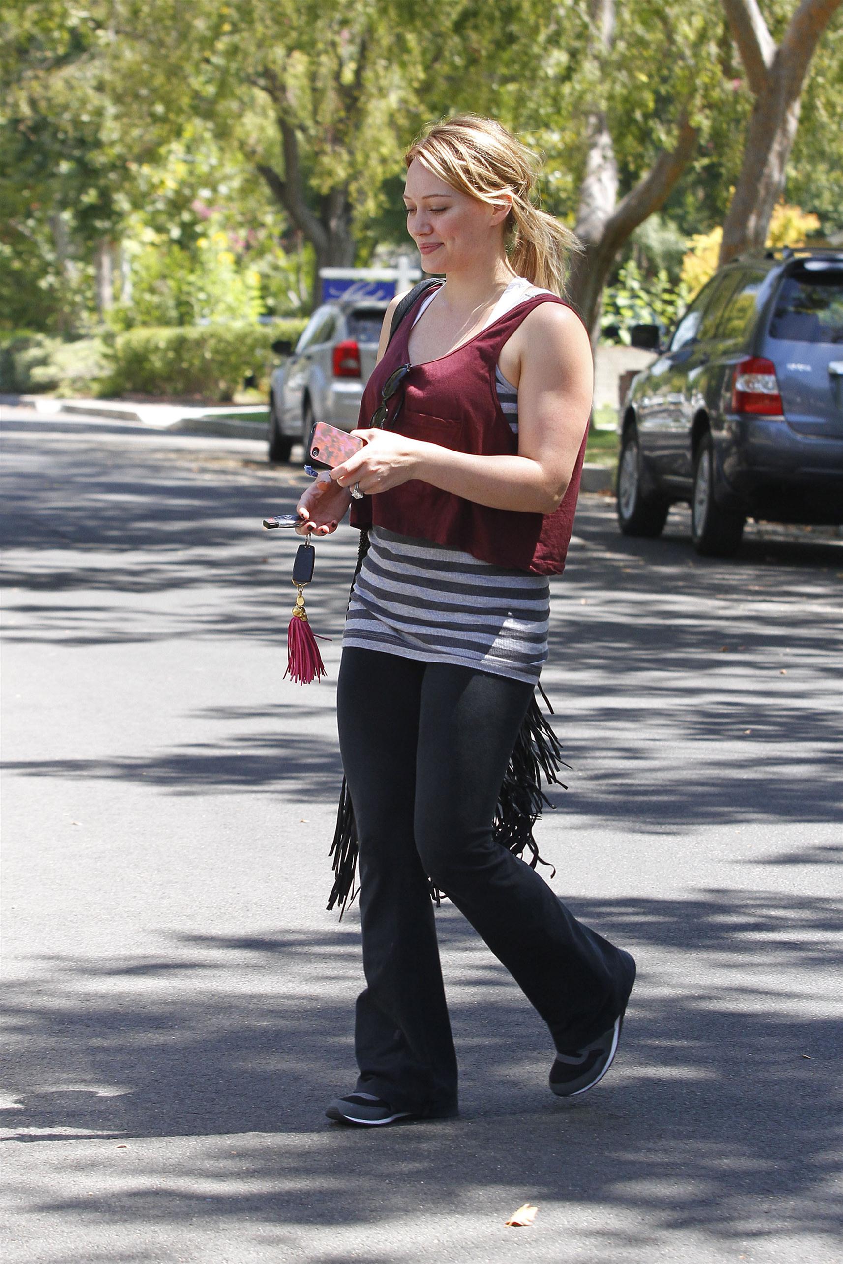 Hilary Duff pregnant star arriving for a yoga class | Picture 67678